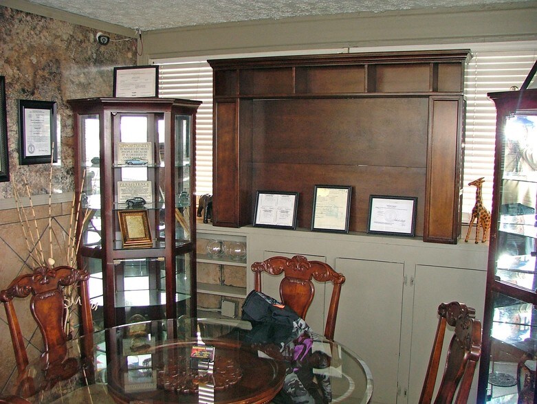 More Photos Of 327 W 6th Ave, Bowling Green Auto Dealership For Sale