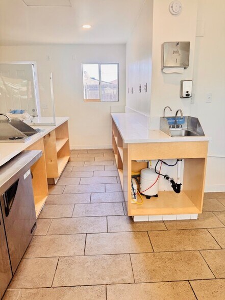 More Photos Of 4204 Rolando Blvd, San Diego Storefront For Lease