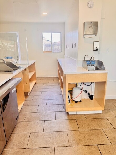 More Photos Of 4204 Rolando Blvd, San Diego Storefront For Lease