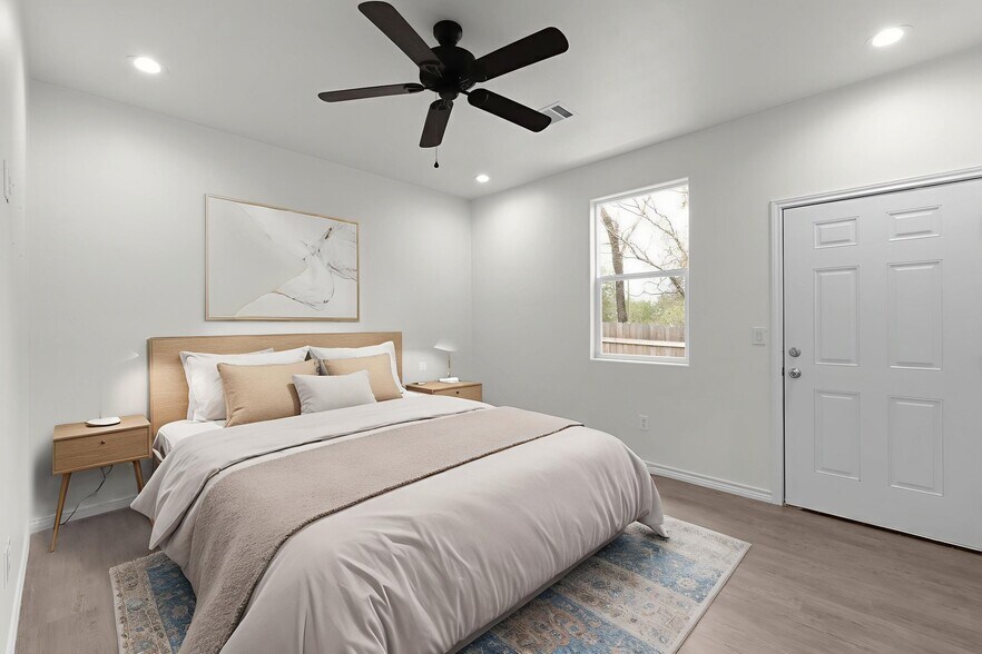 More Photos Of 870-872 Waco St, Kingsland Multifamily For Sale