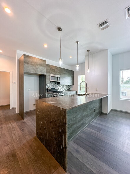 More Photos Of 225 S Pine St, San Antonio Apartments For Sale