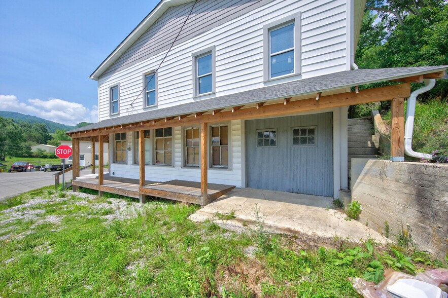 More Photos Of 11 Mount Zion Rd, Elk Creek Freestanding For Sale