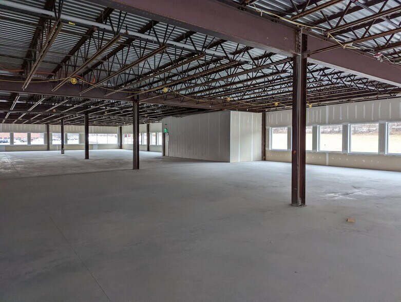 More Photos Of 33 Tech Valley Dr, East Greenbush Flex For Lease