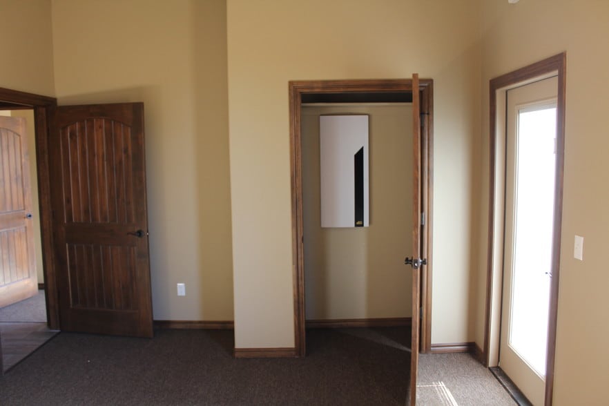 More Photos Of 17236 N May Ave, Edmond Office For Sale