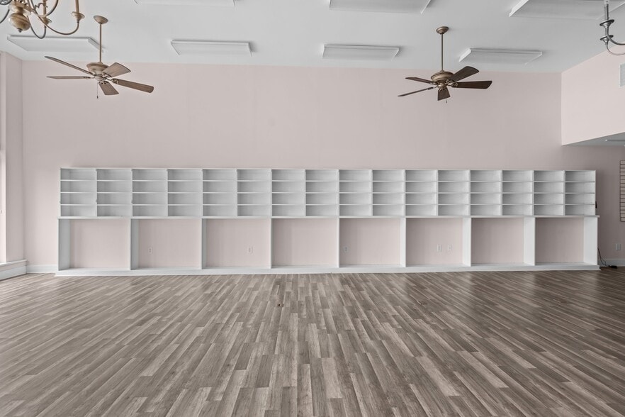 More Photos Of 132 S Main St, Warrenton Storefront For Sale