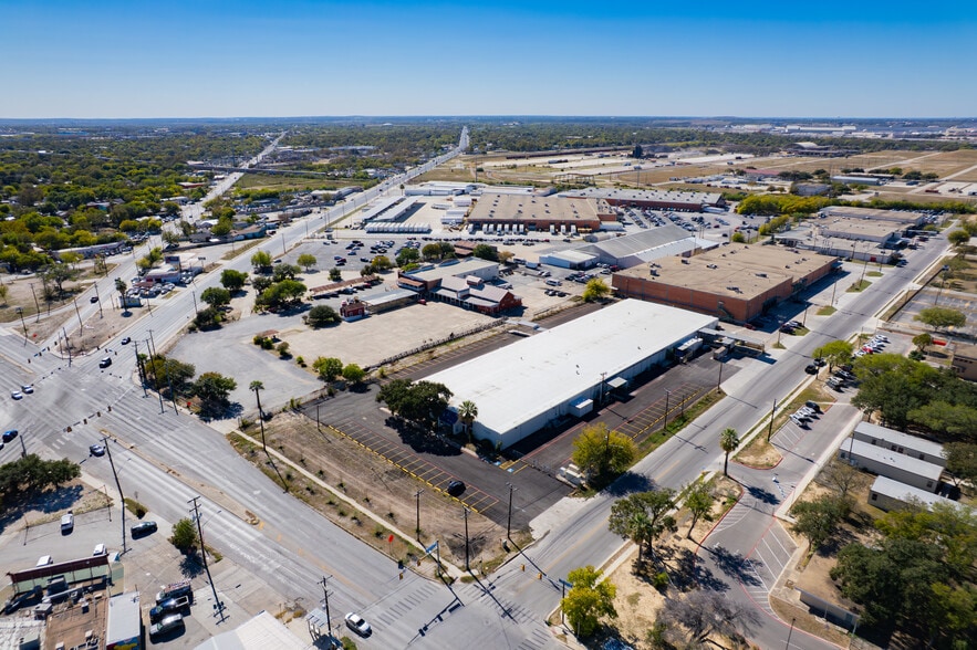More Photos Of 5101 S Zarzamora St, San Antonio Manufacturing For Sale