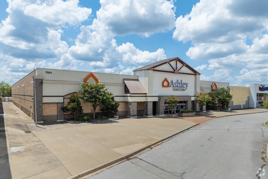 More Photos Of 7951 Winchester Rd, Memphis Storefront For Sale