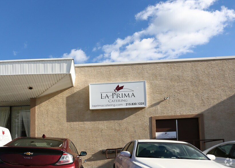 More Photos Of 735 N York Rd, Willow Grove Storefront For Sale