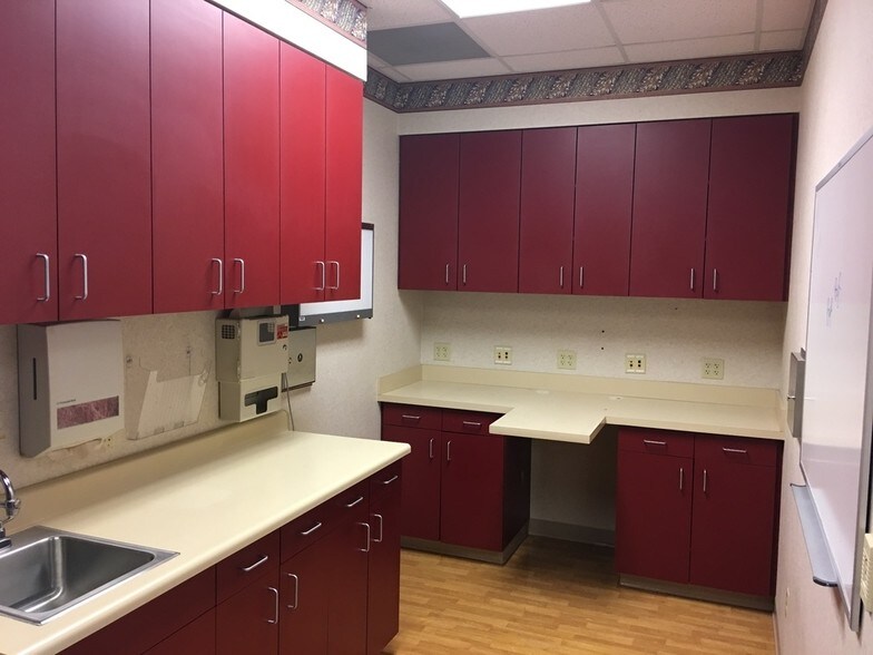 More Photos Of 1312 Professional Blvd, Evansville Medical For Sale