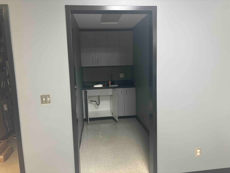 More Photos Of 1228 1st St N, Alabaster Office For Lease