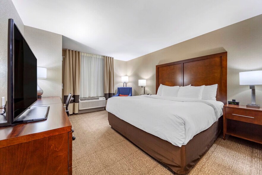 More Photos Of 825 Hoffie Dr, Sidney Hotel For Sale