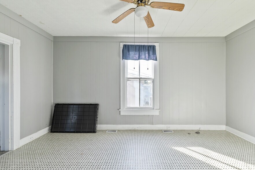 More Photos Of 307 Railroad Ave, Ashland Storefront Retail Residential For Sale