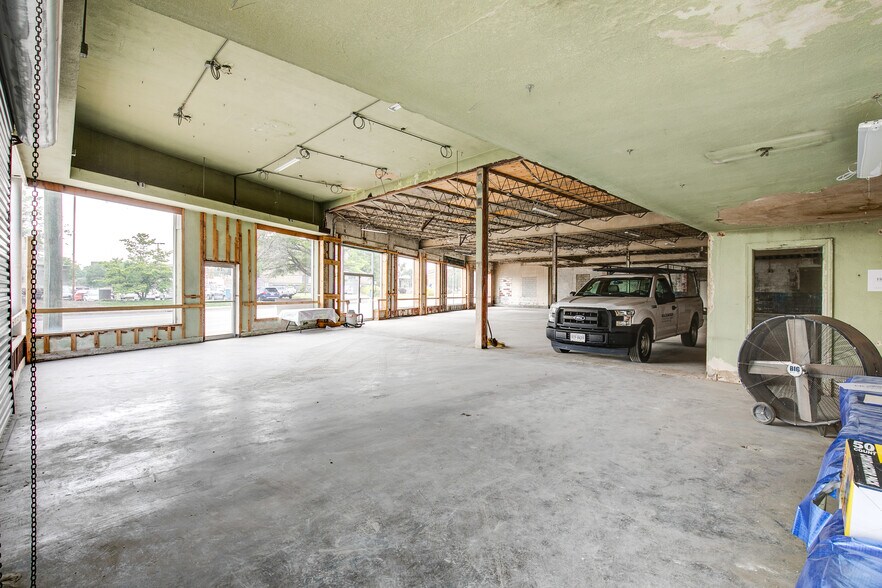 More Photos Of 207 Poythress Street, Hopewell Storefront Retail Office For Lease