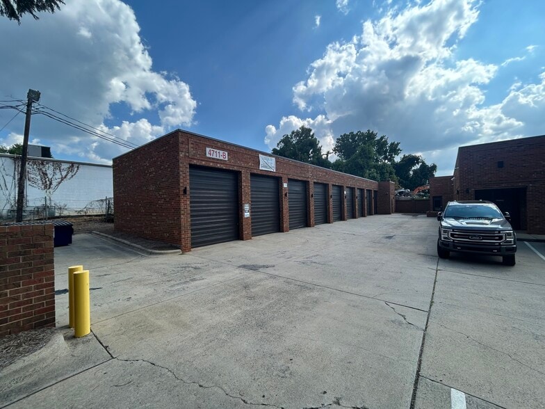 More Photos Of 4711 Nations Crossing Rd, Charlotte Warehouse For Lease