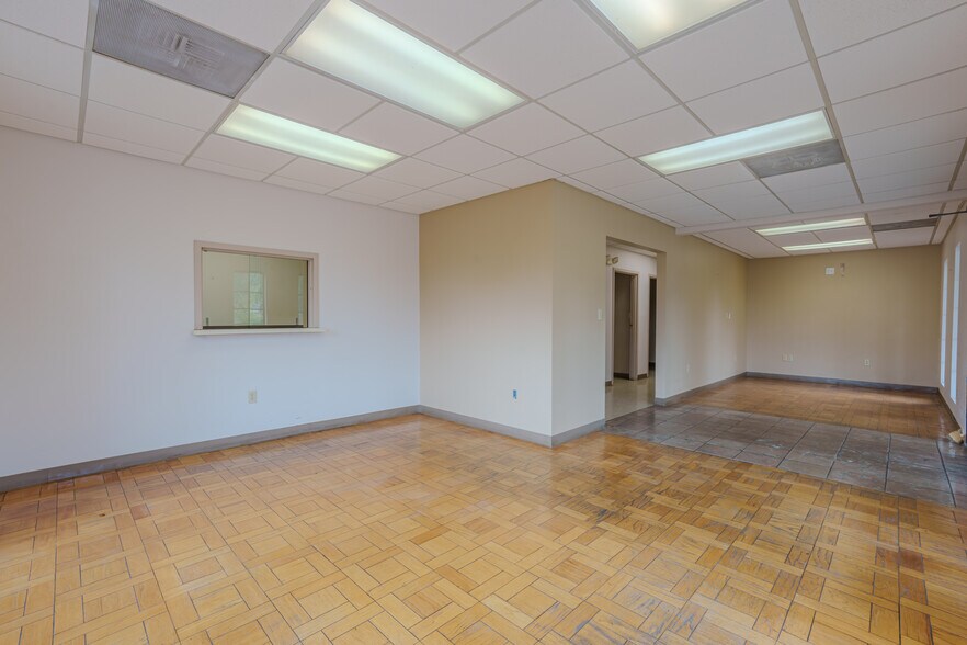 More Photos Of 208 Marengo St, Florence Healthcare For Lease