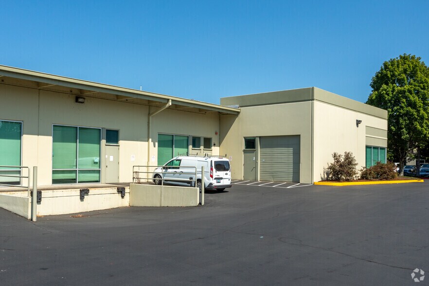 More Photos Of 7505 NE Ambassador Pl, Portland Unknown For Lease