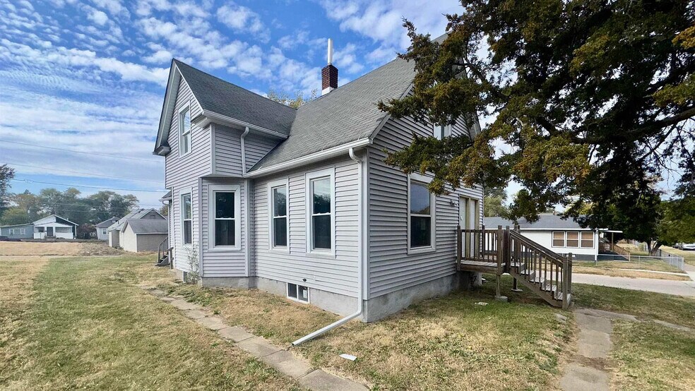 Primary Photo Of 1600 9th St, Rock Island Apartments For Sale