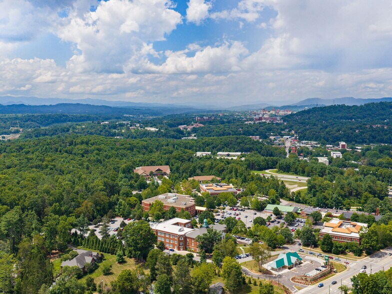 More Photos Of 4 Vanderbilt Park Dr, Asheville Office For Sale