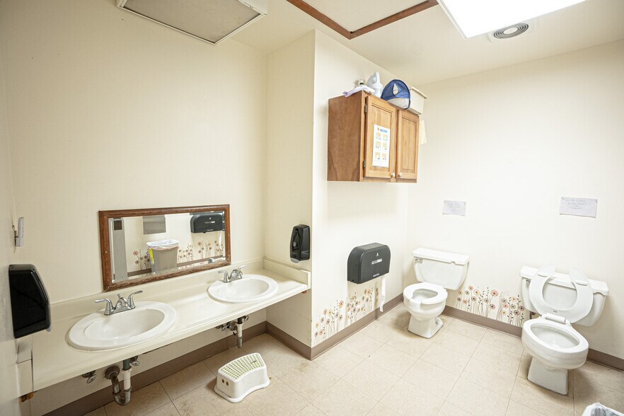 More Photos Of 461 Tyler Ave, Louisville Schools For Lease