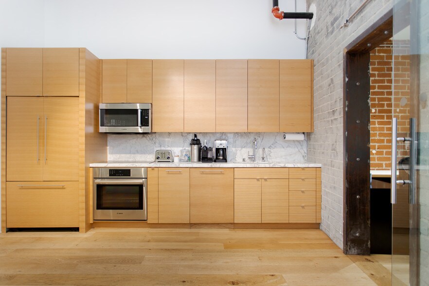 More Photos Of 1624-1626 Ocean Park Blvd, Santa Monica Unknown For Lease