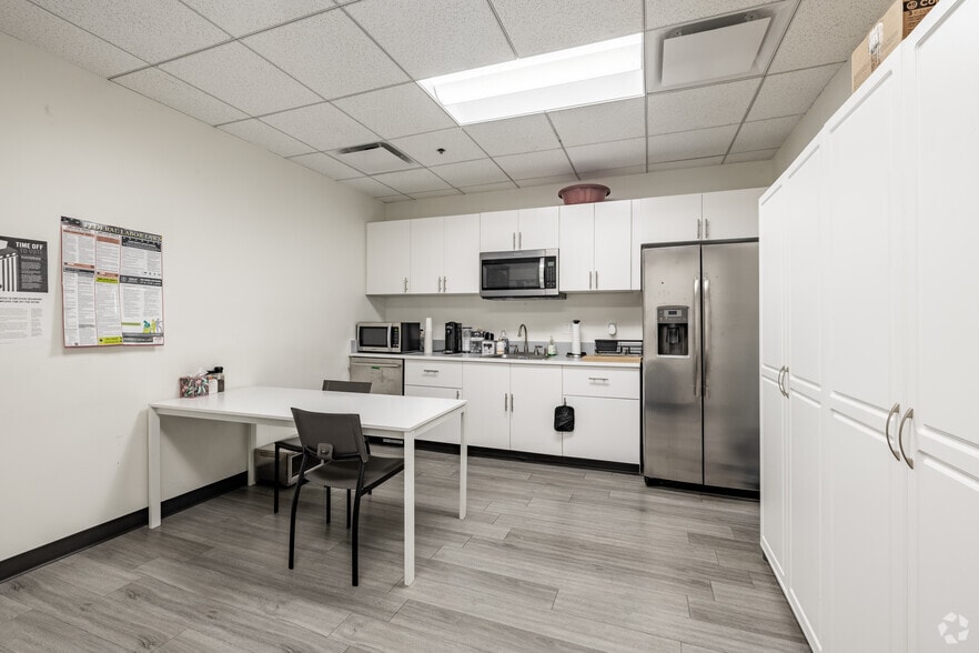 More Photos Of 5805 Sepulveda Blvd, Sherman Oaks Office For Lease