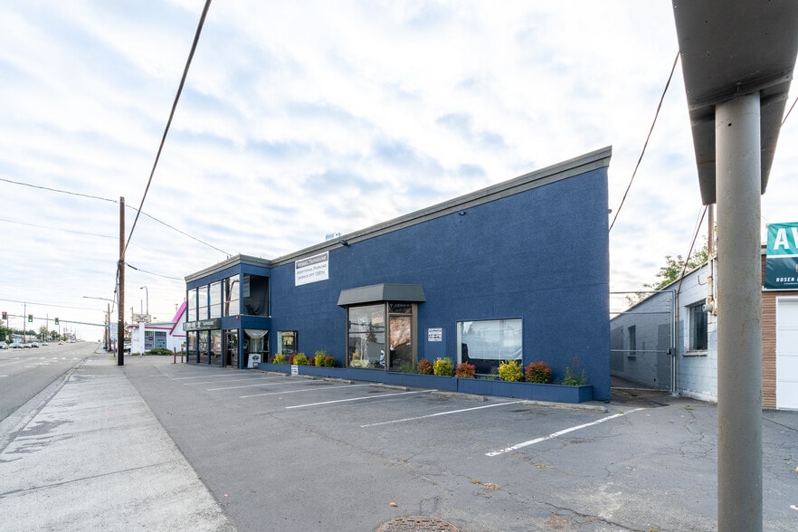 More Photos Of 15615 Highway 99, Lynnwood Warehouse For Sale