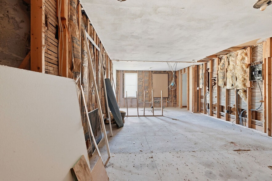 More Photos Of 121 W Broadway, Fulton Storefront Retail Residential For Sale