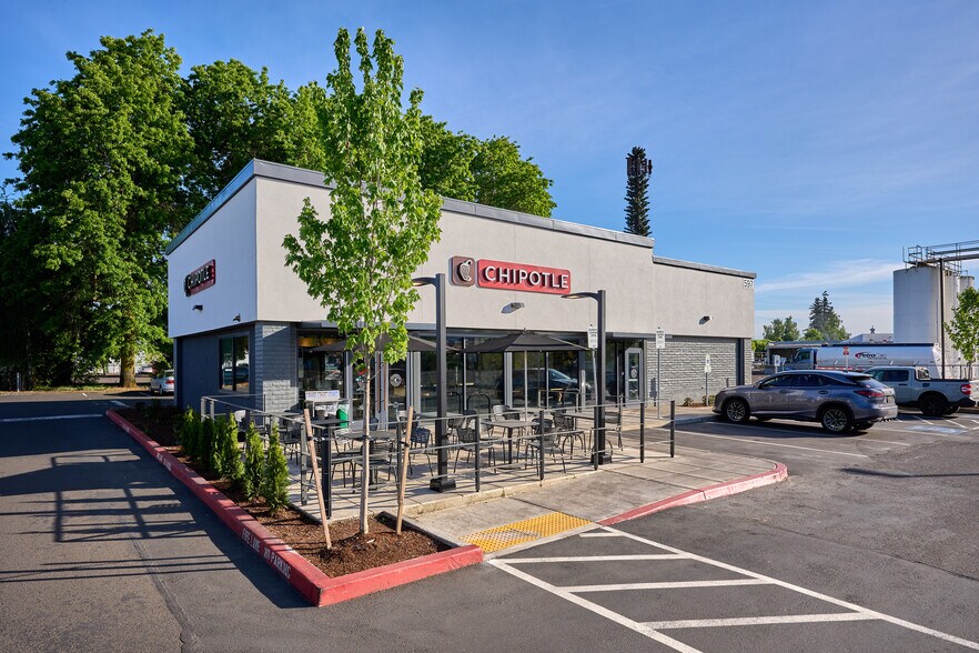 Primary Photo Of 597 SW 1st Ave, Canby Fast Food For Sale