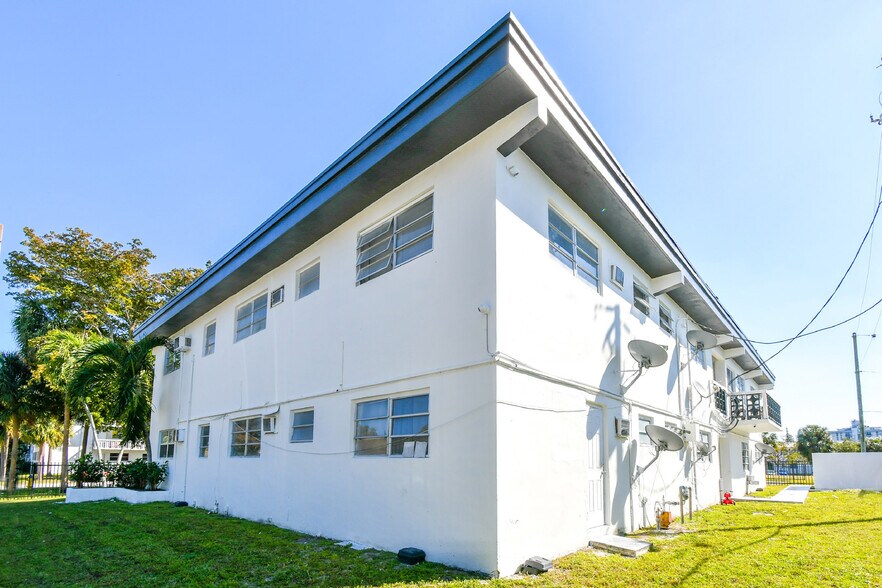 More Photos Of 16890 NE 21st Ave, North Miami Beach Apartments For Sale