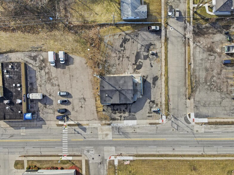 More Photos Of 684 Auburn Ave, Pontiac Auto Repair For Sale