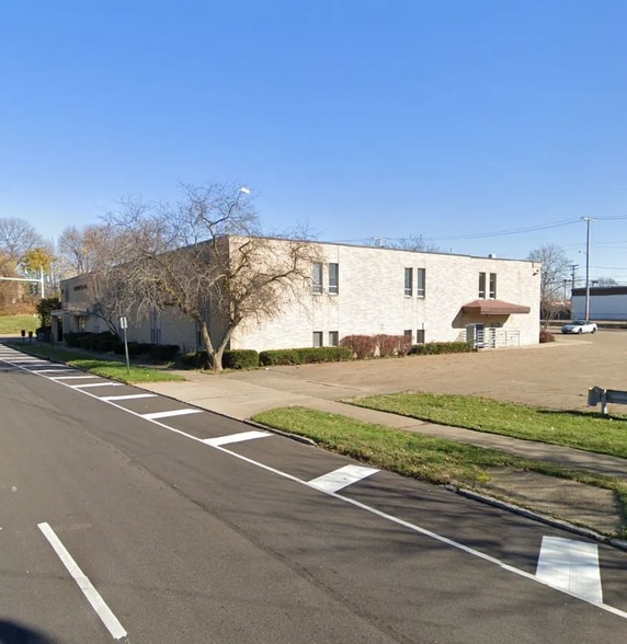 More Photos Of 832 Mckinley Ave NW, Canton Medical For Lease