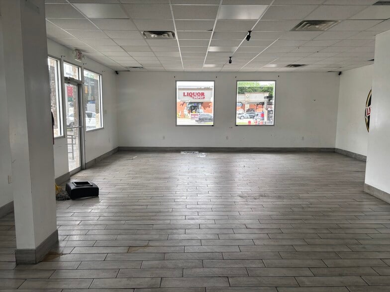 More Photos Of 5617 Mccart Ave, Fort Worth Restaurant For Lease