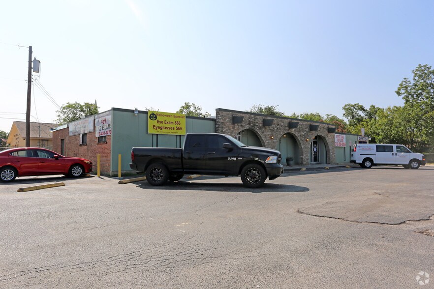 Primary Photo Of 1302 S General Mcmullen Dr, San Antonio Medical For Lease