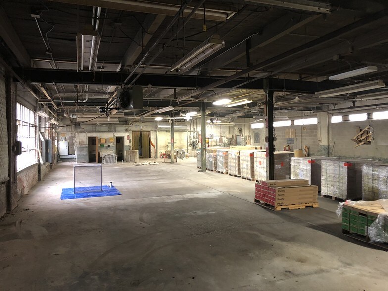 More Photos Of 100 Beecher Ave, Cheltenham Warehouse For Lease