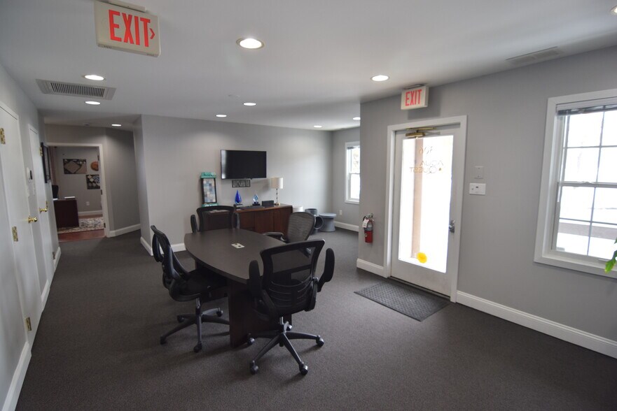 More Photos Of 5049 Swamp Rd, Fountainville Medical For Sale