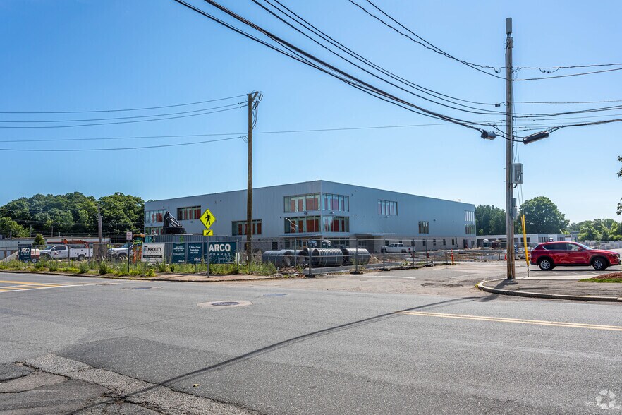 More Photos Of 71 Bishop St, Framingham Self Storage For Lease