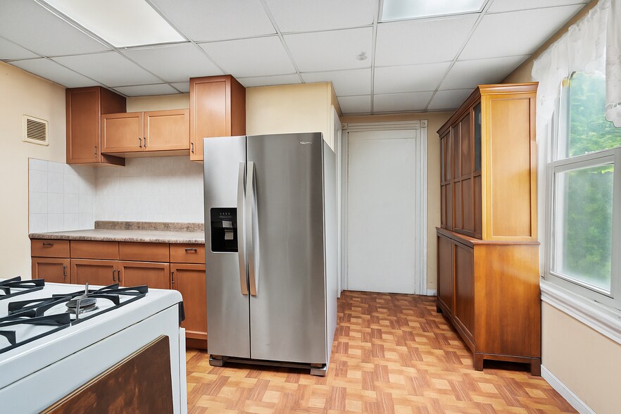 More Photos Of 350 E 193rd St, Bronx Apartments For Sale