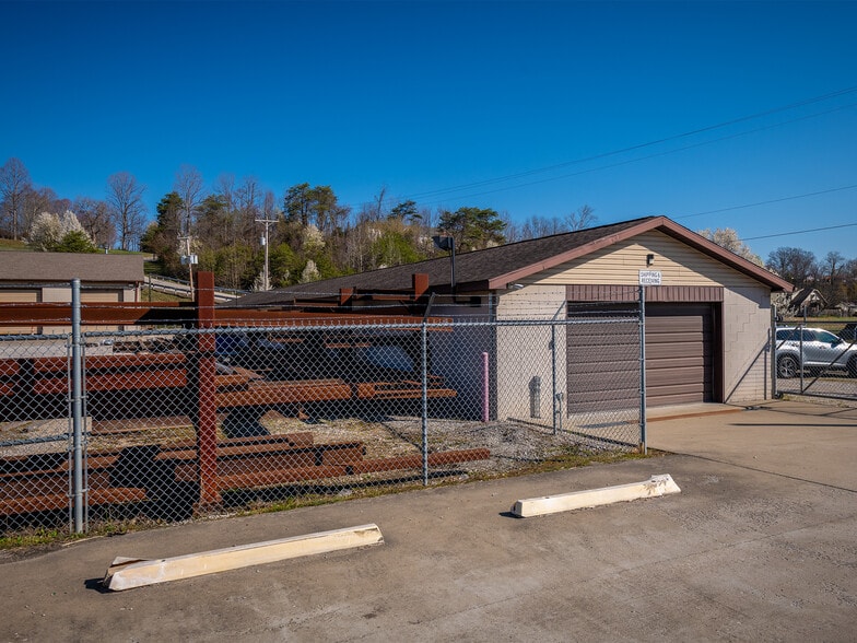 More Photos Of 14535 US Route 60, Milton Manufacturing For Sale