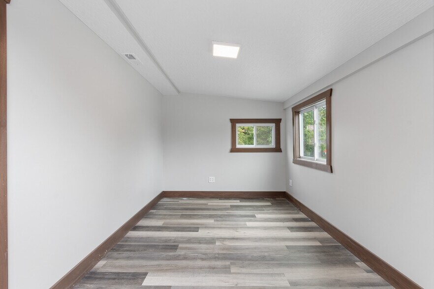 More Photos Of 4291 Manchester Ave NW, North Lawrence Office For Sale