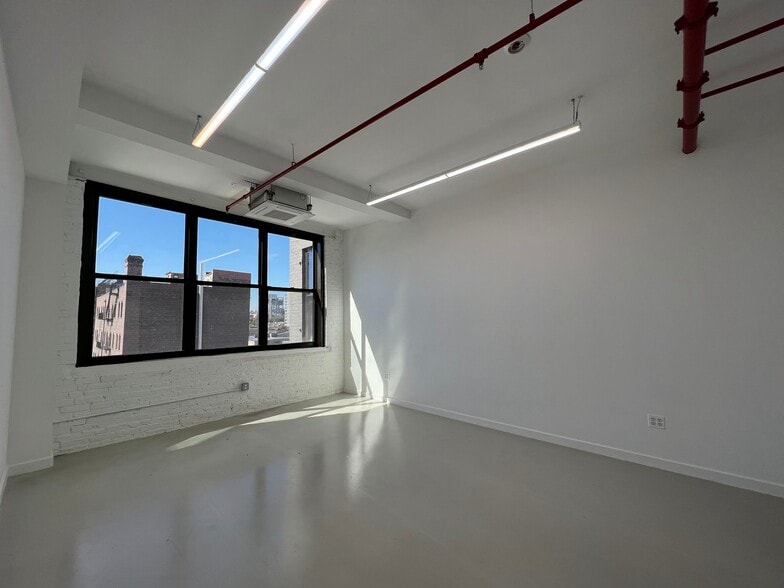 More Photos Of 389 Rider Ave, Bronx Warehouse For Lease