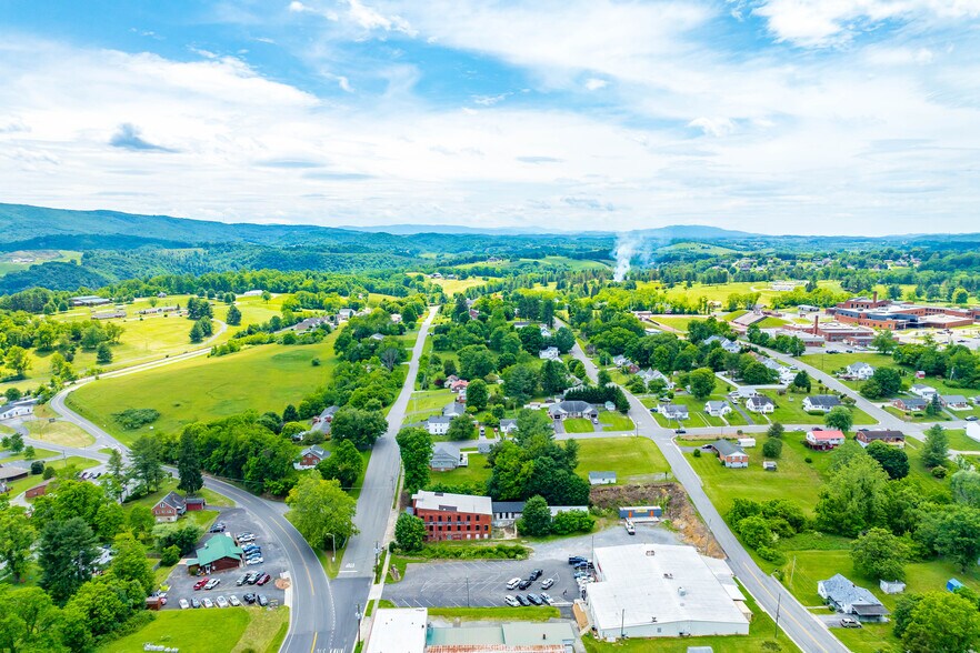 More Photos Of 1340 W Main St, Wytheville Loft Creative Space For Sale