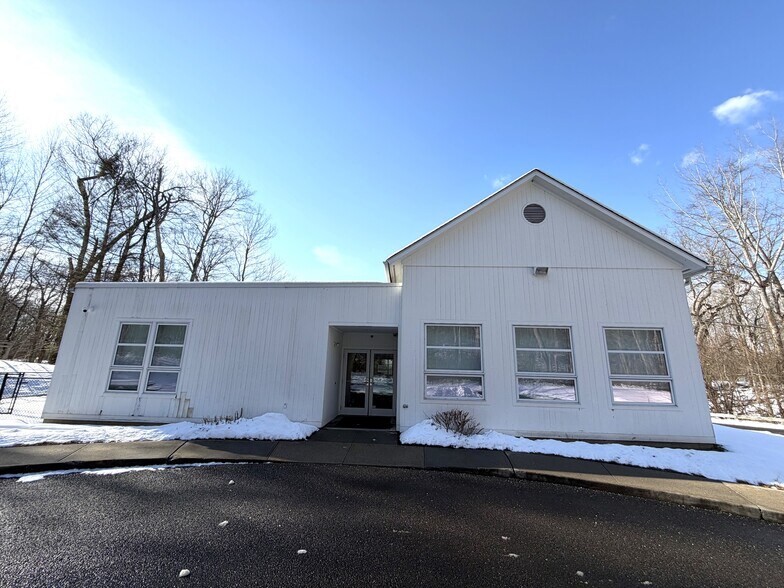 More Photos Of 444 Main St N, Southbury Office For Lease