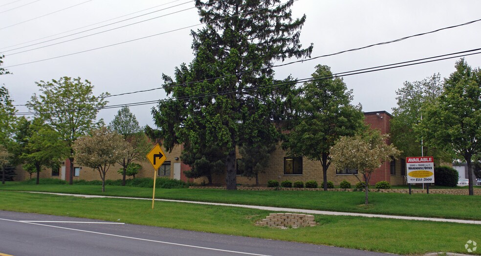 More Photos Of 1000 N Frontage Rd, Darien Warehouse For Sale