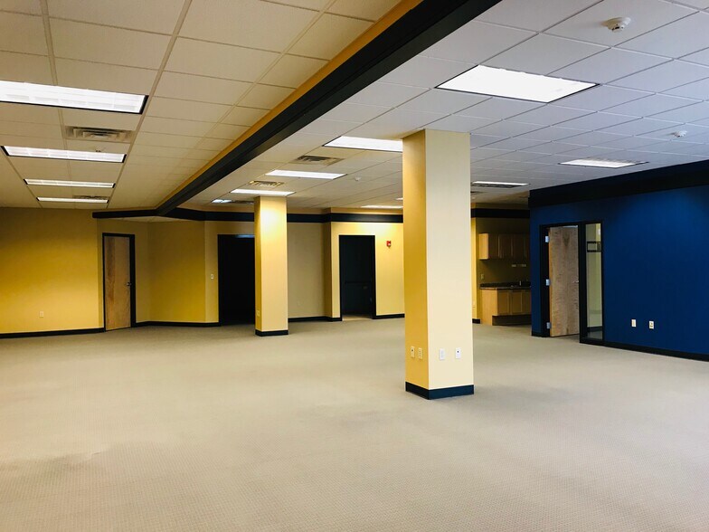 More Photos Of 153 Perry Hwy, Pittsburgh Storefront Retail Office For Lease
