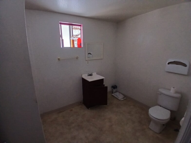 More Photos Of 690 W Esplanade Ave, San Jacinto Freestanding For Sale