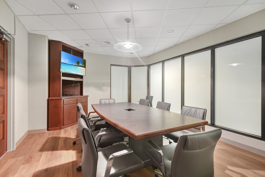 More Photos Of 9512 Sunbeam Center Dr, Jacksonville Office For Lease