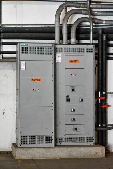 More Photos Of 3000 S 1st St, Clinton Manufacturing For Sale