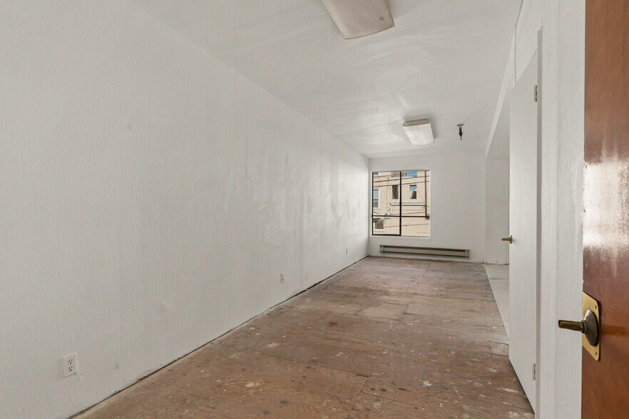 More Photos Of 900-910 Clement St, San Francisco Storefront Retail Office For Lease