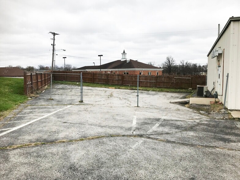 More Photos Of 2108 Paris Rd, Columbia General Retail For Lease