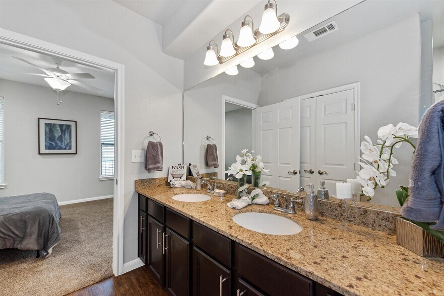 701 N Frazier St, Conroe, TX 77301 Apartments For Sale